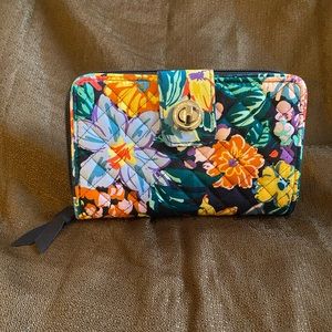 Vera Bradley Wallet - Fresh Cut Floral